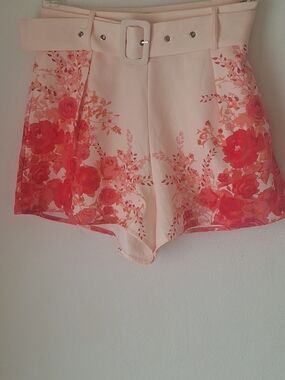 The Sang Wonderful Summer High-Waist Floral Belted Shorts in Light Pink Sz S